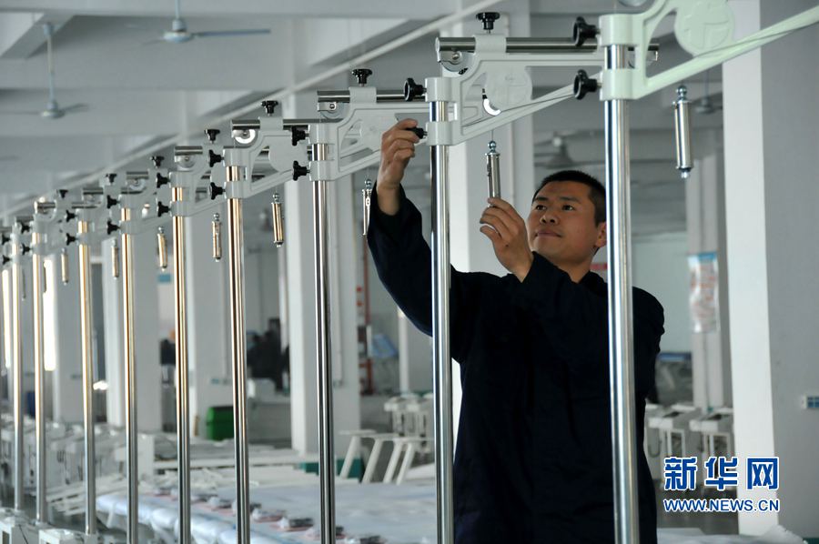 河南內(nèi)黃:康復(fù)醫(yī)療設(shè)備產(chǎn)銷兩旺 河南內(nèi)黃:康復(fù)醫(yī)療設(shè)備產(chǎn)銷兩旺