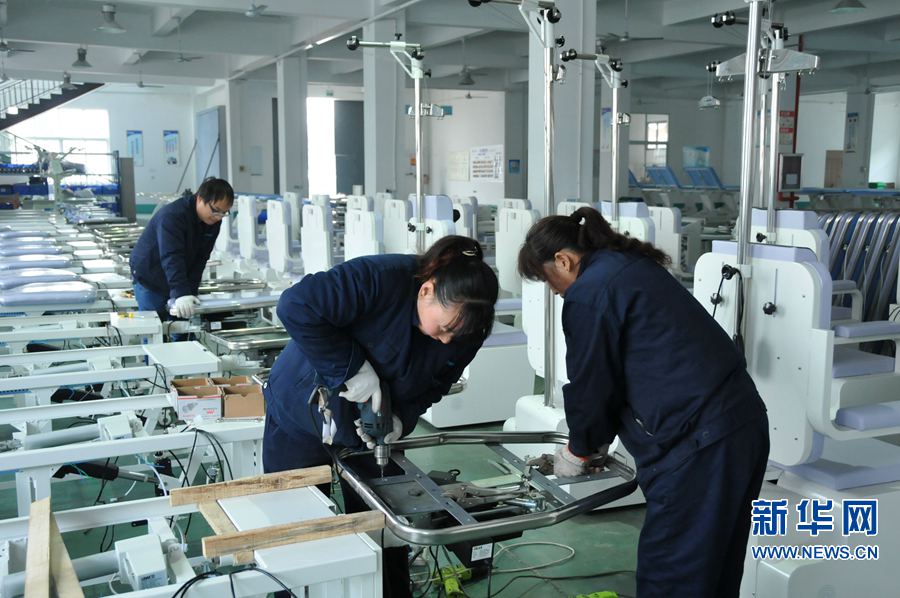 河南內(nèi)黃:康復(fù)醫(yī)療設(shè)備產(chǎn)銷兩旺 河南內(nèi)黃:康復(fù)醫(yī)療設(shè)備產(chǎn)銷兩旺