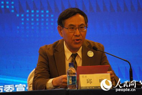 北京第二外國語學院副校長邱鳴發(fā)布“中國‘一帶一路’與古絲綢之路重要貨源地旅游城市聯(lián)盟倡議”——“陽城倡議”