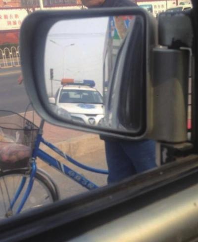 北京男子自稱(chēng)有城管撐腰收保護(hù)費(fèi) 當(dāng)?shù)爻枪芊裾J(rèn)