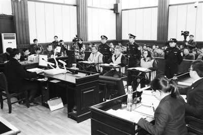 扶貧成干部“發(fā)家致富”機(jī)遇用職務(wù)便利吃拿卡要